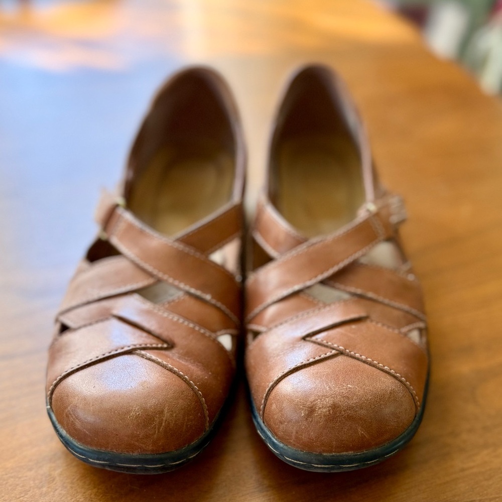 Clark’s Ashland Spin Brown Flats - Super Cute 7.5